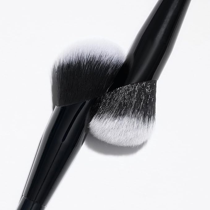 LAURA GELLER NEW YORK Angled Precision Concealer Brush