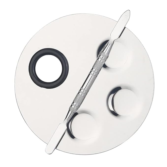 1 Set Round Stainless Steel 3-Well Cosmetic Makeup Palette with Spatula Cosmetic Artist Palette Mixing Palette with Spatula Nail Art Eye Shadow Lipsticks Mixing Makeup Tools, Silver
