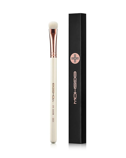 Eyeshadow Brush, EIGSHOWBEAUTY Professional Eye Shadow Brush with Saikoho Goat Hair, Premium Eye Makeup Brush For Blending, Smudging, Shading (E831)