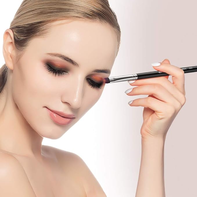 Curved Smudge Eyeshadow Brush, EIGSHOW Small Round Top Blending Eye Shadow with Synthetic Bristles for Smokey Cat Eye Makeup (E832)