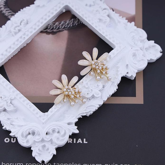Vintage Flower Pearl Earrings Tiny Pearl Drop Earrings Enamel Flower Stud Earrings Gold Cluster Pearl Earrings Jewelry for Women