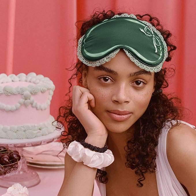 slip Peppermint Dreams Beauty Sleepover Set – Evergreen Contour Sleep Mask with Lace Trim, White Large Silk Scrunchie & Black Skinny Scrunchie – Limited Edition Gift Set